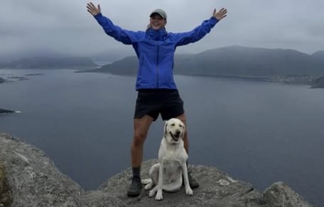 Tessa uit Heereveen en haar labrador Loena