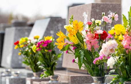 Un cimetière fleuri
