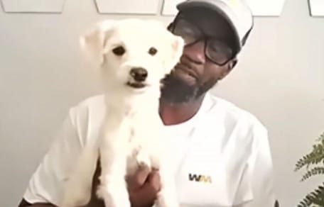 un uomo e un cane