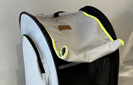 Ein ausgesetzter Rucksack