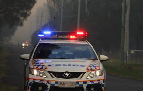 Une voiture de police dans la rue