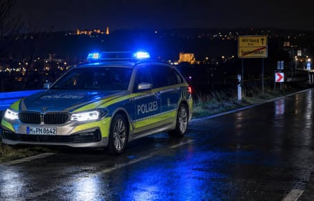 Politiewagen met zwaailicht