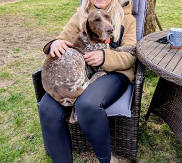 Amira freundlich und verschmust