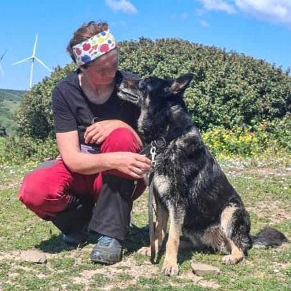 LUNA, besondere Hündin mit großem Herz