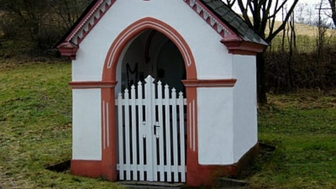 Rheinland-Pfalz: Touristen wollen in Kapelle beten, auf diesen Fund sind sie nicht vorbereitet!
