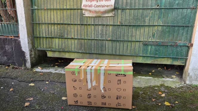 Zugeklebter IKEA-Karton