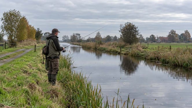 Angler an einem Siel