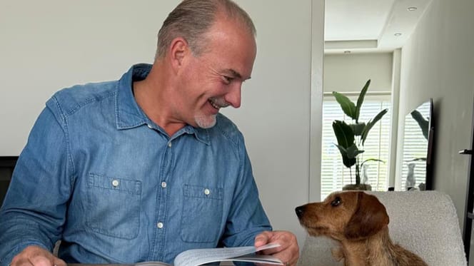 Barendrechtse teckel Pip krijgt na moeilijke start eigen kinderboek