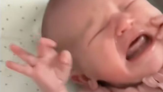 Bébé pleure