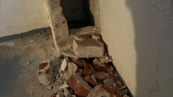 Blick in den aufgestemmten Lüftungsschacht