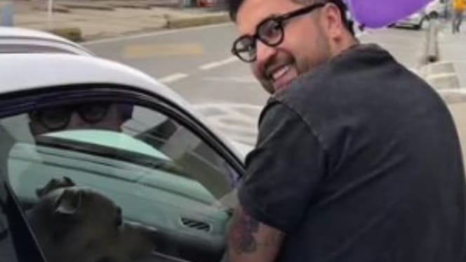 Camilo et sa voiture