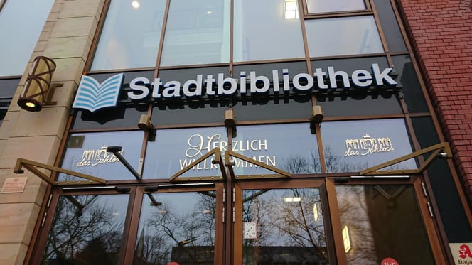 EIngang einer Stadtbibliothek