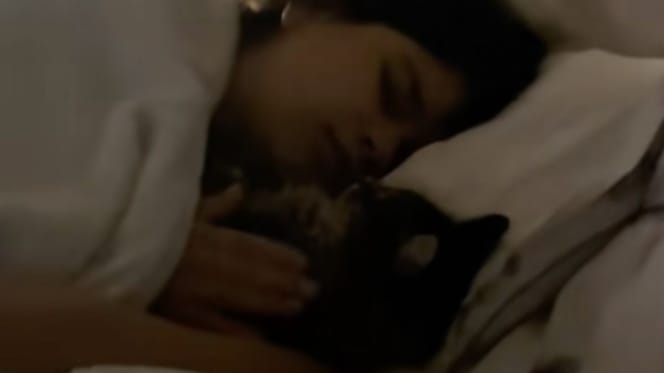 Elle dort