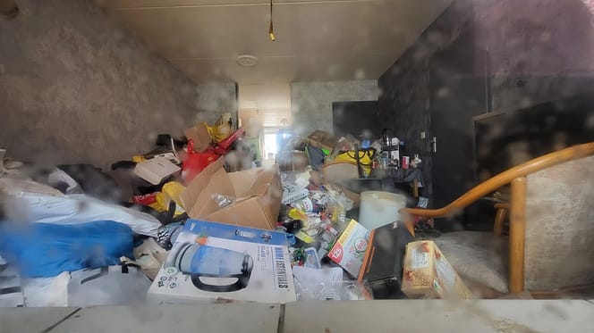 Het huis waar 2 katten in Drimmelen uit zijn gehaald