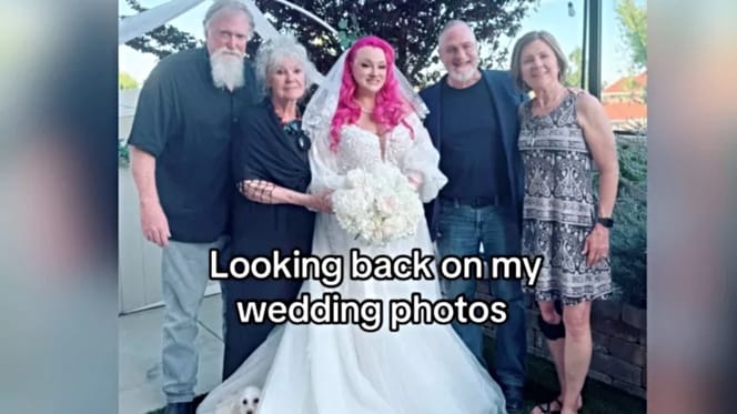 Hund fotobombt Hochzeitsbild