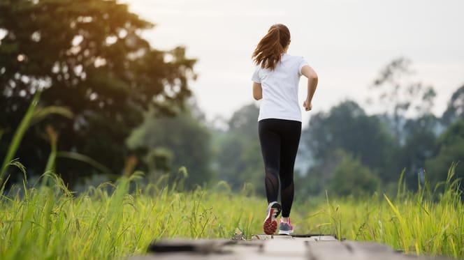 Jogger in aperta campagna