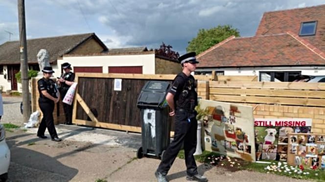 Czuwanie przed domem Oaveeda R.