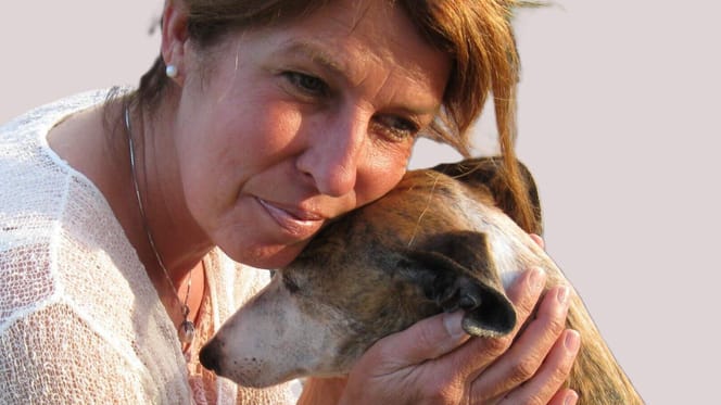 Marga Hendrix schrijft boek over mishandelde Spaanse honden