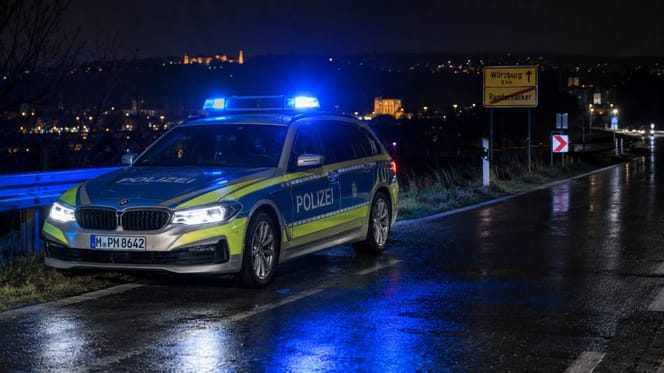 Voiture de police avec gyrophare