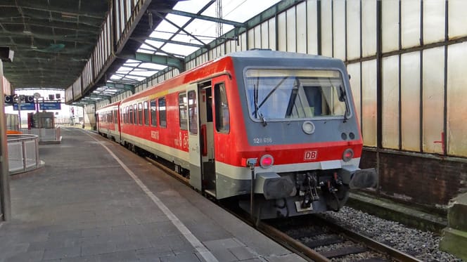 Regionalexpress im Bahnhof