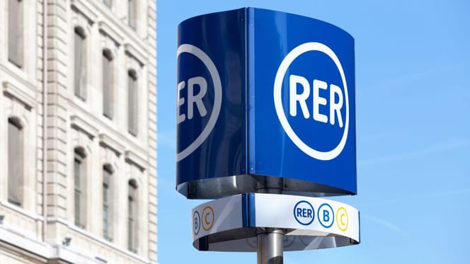 RER C train at station platform