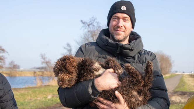 Rico met de weggelopen hond Xavi die uiteindelijk weer werd gevonden