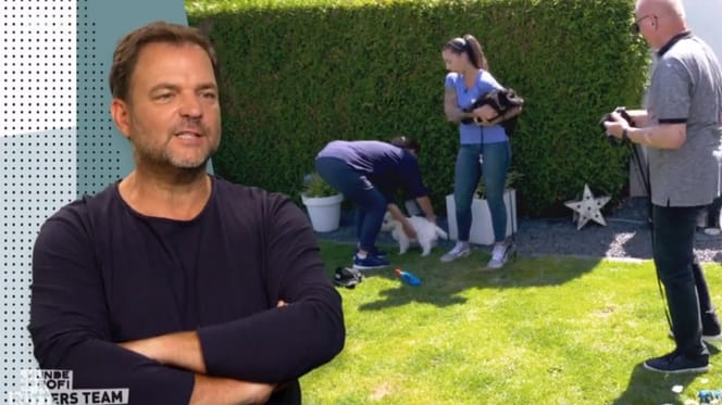 Rütter commenta la scena in giardino.