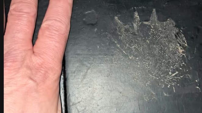 Una misteriosa impronta in una cucina