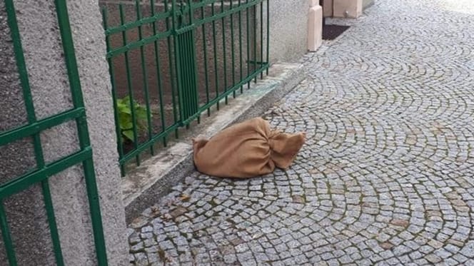Sack-vor-der-Kirche