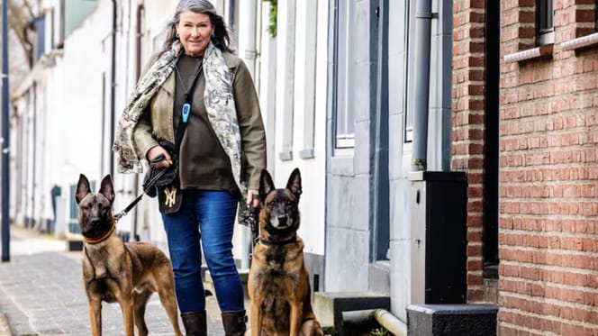 Yolande met haar honden Harrie en Storm