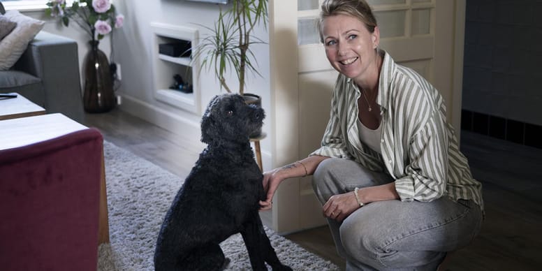 Bink vecht zich terug uit de dood: labradoodle overleeft medische nachtmerrie van 22.000 euro