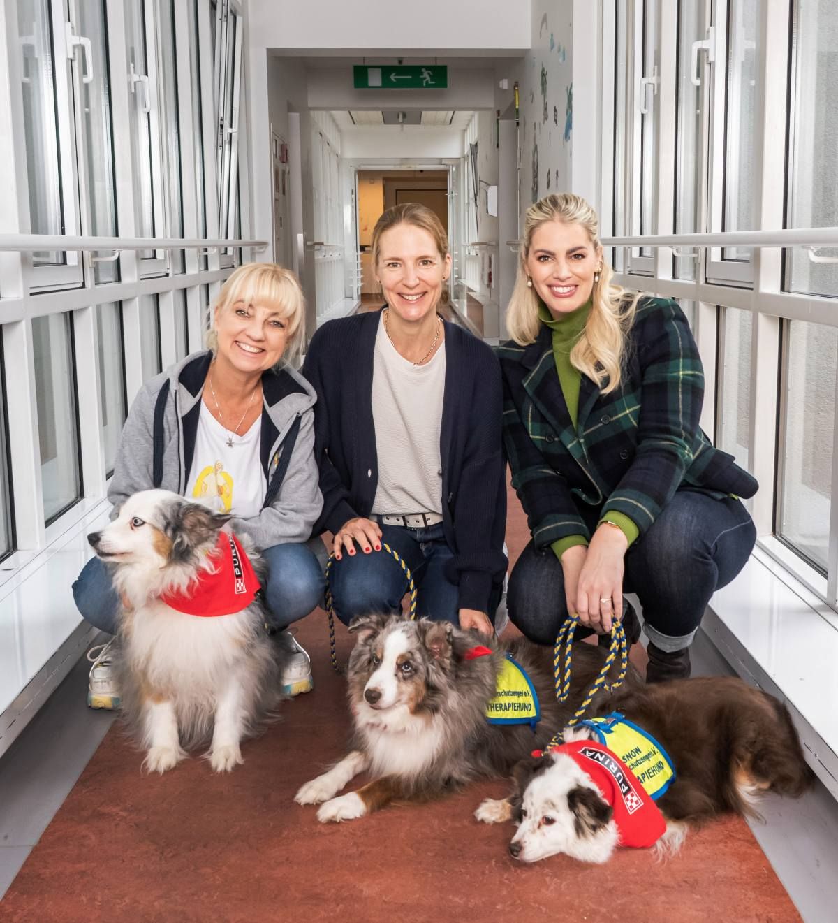 PURINA Markenbotschafterin Angelina Kirsch und das Team von Kinderschutzengel e.V.