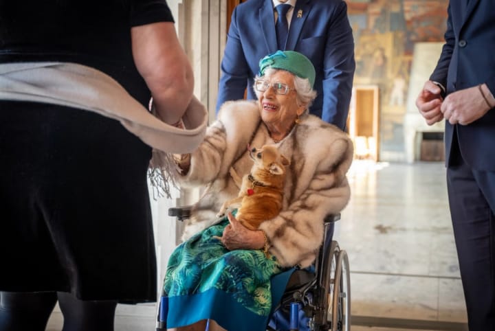 Astrid de noruega con su perra