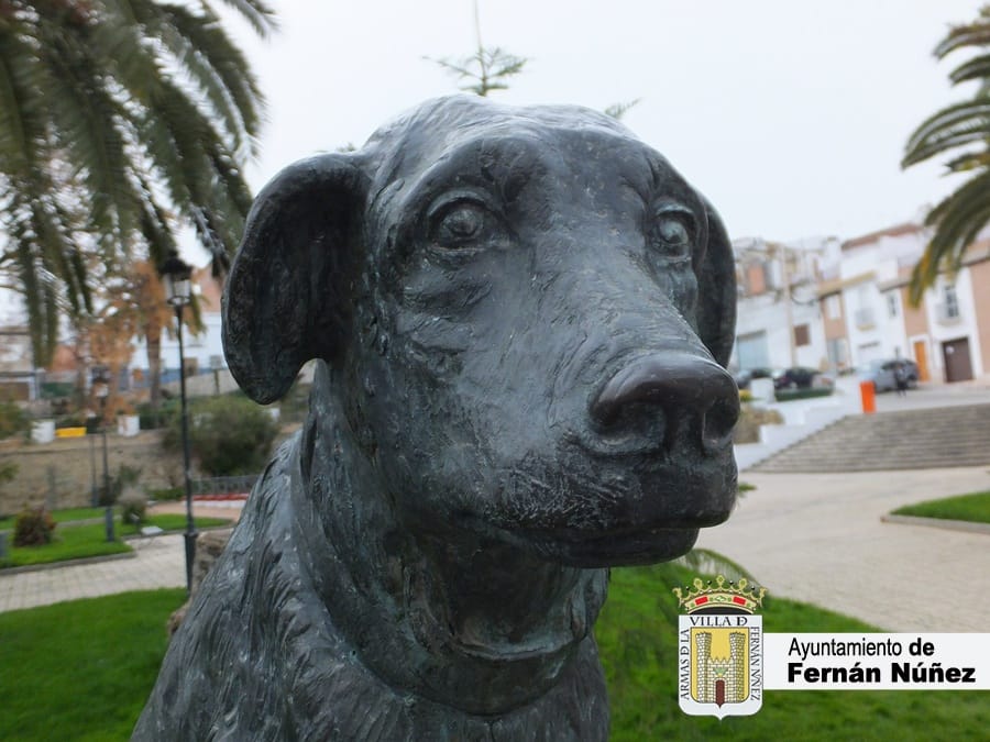 moro-estatua-perro-fernan-nunez