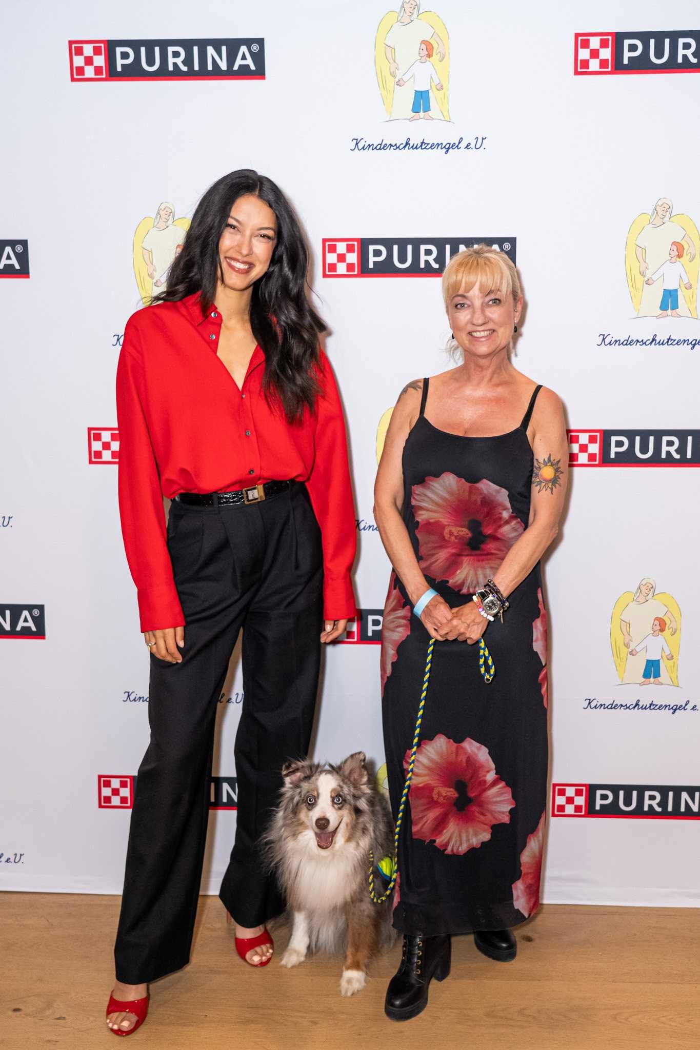 Rebecca Mir und Jacqueline Boy mit Therapiebegleithund Spirit