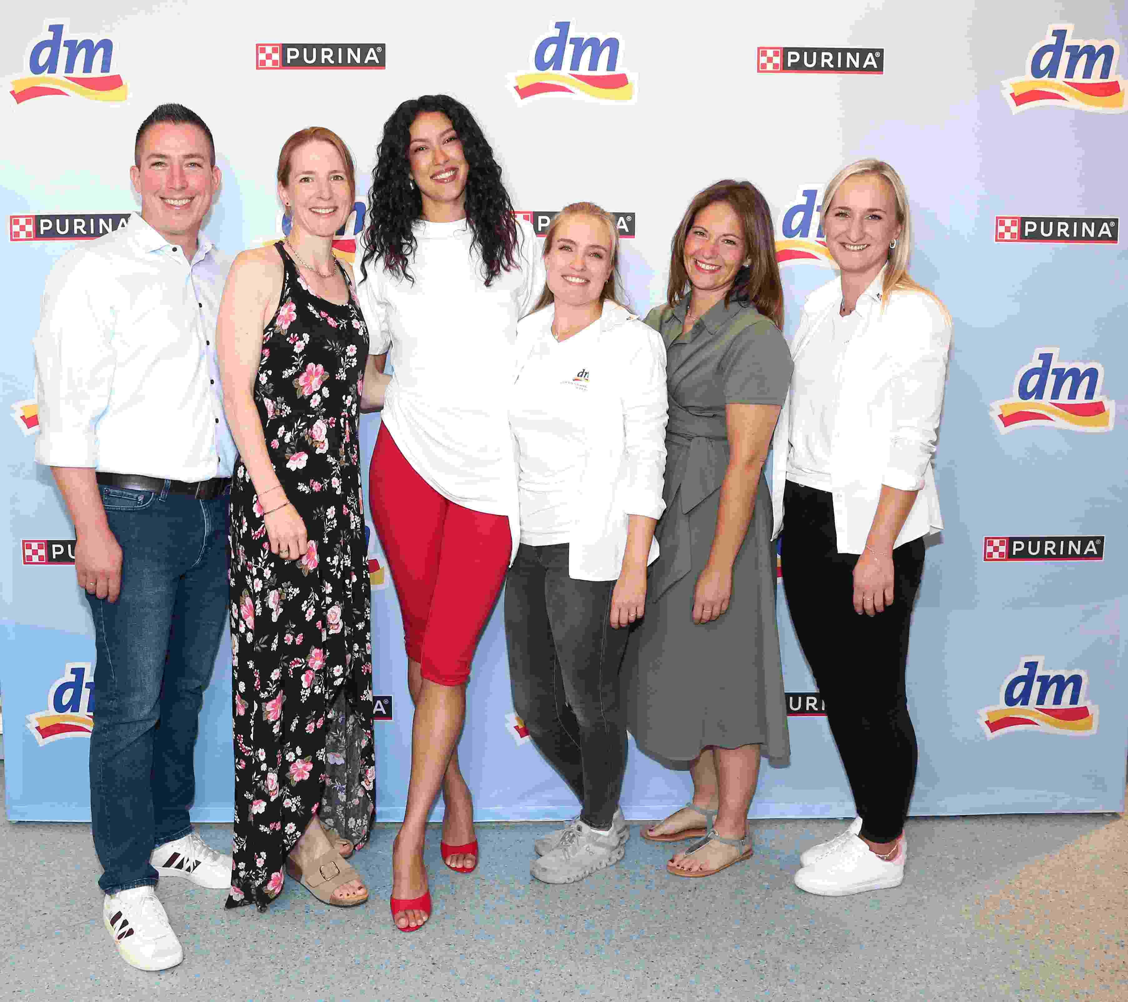 Spendenaktion der Partner PURINA und dm-drogerie markt