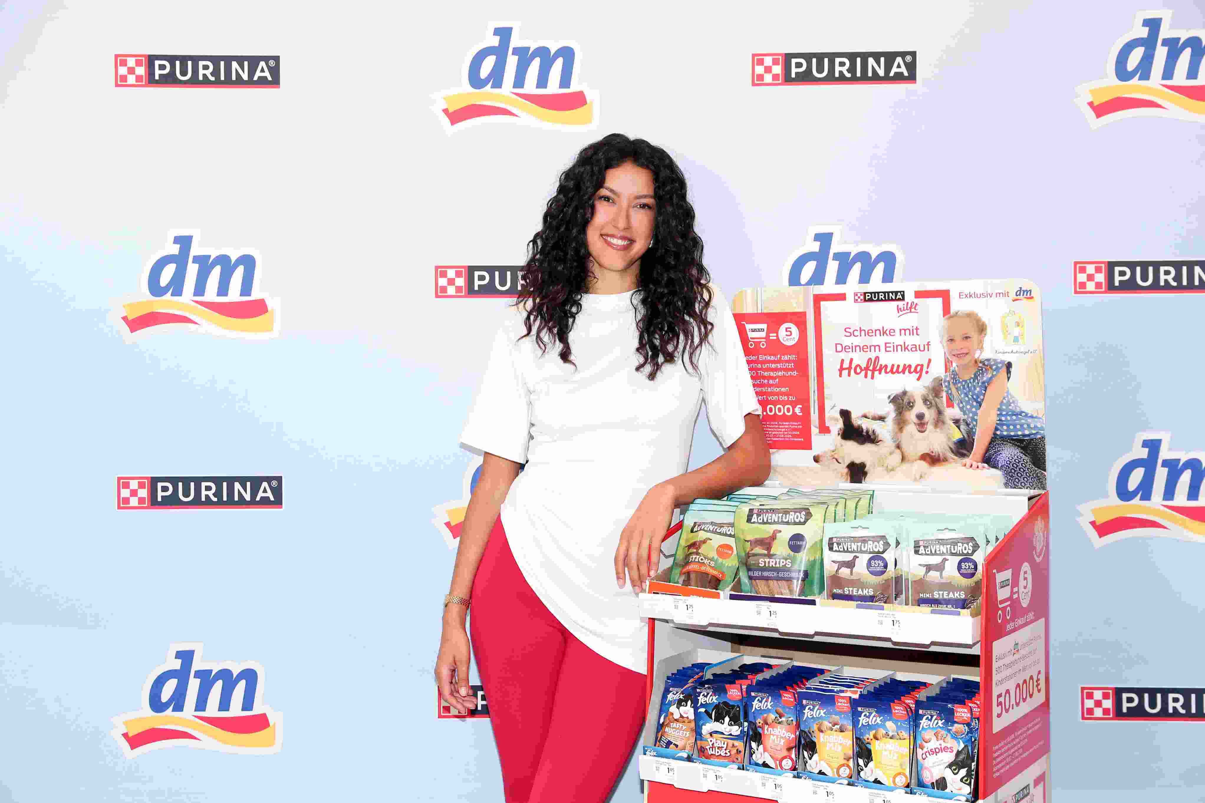 Rebecca Mir: Botschafterin der Aktion #PURINAhilft