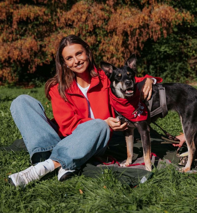 Laura Wontorra mit Hund