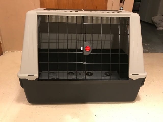 je vends KENNEL de transport  coffre - avec ouverture  avant - neuve