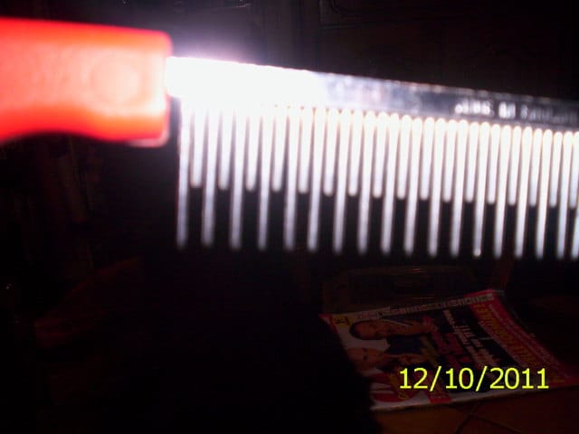 les peignes pour les noeuds et attrapper les puces