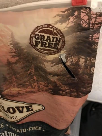 Sac de croquettes reçu ouvert bon ou pas