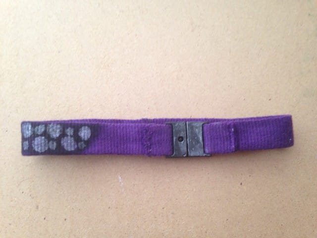 Vend petit collier violet pour chat ( + autre accessoire  )