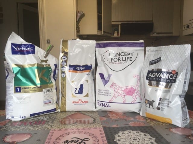 Donne croquettes pour chats insuffisances rénales