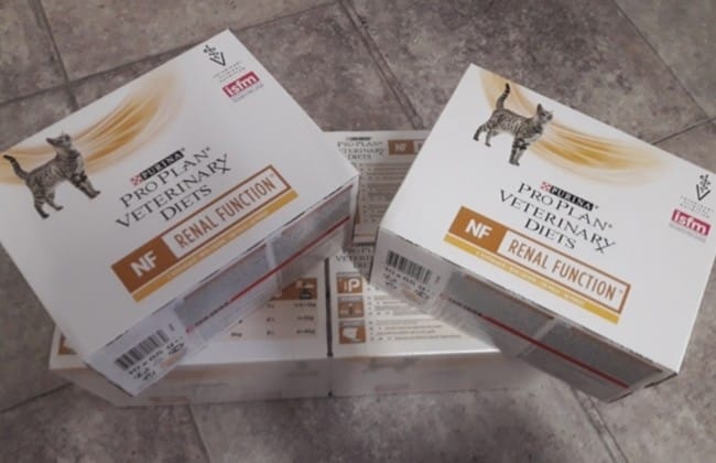Vends sachets pâtée veterinary renal care poulet pour chat
